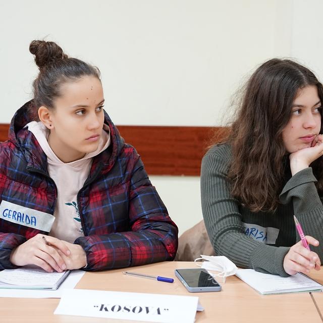 Lesson 6 |“Debating like a European”| Differentiation between political parties and politics. Accountability. | Lecturer – Mentor Kikia