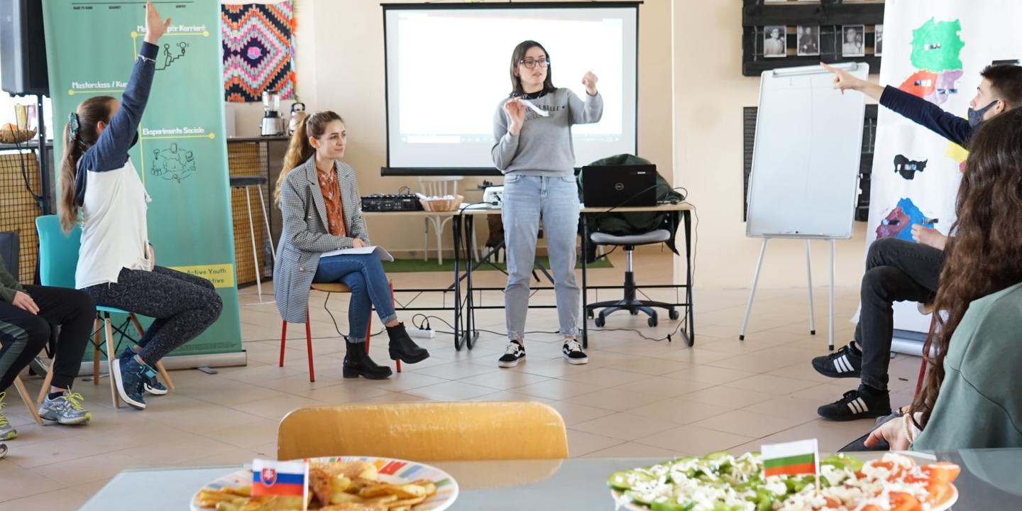 Cultural Afternoon III, "Introduction to Politics & European Integration"