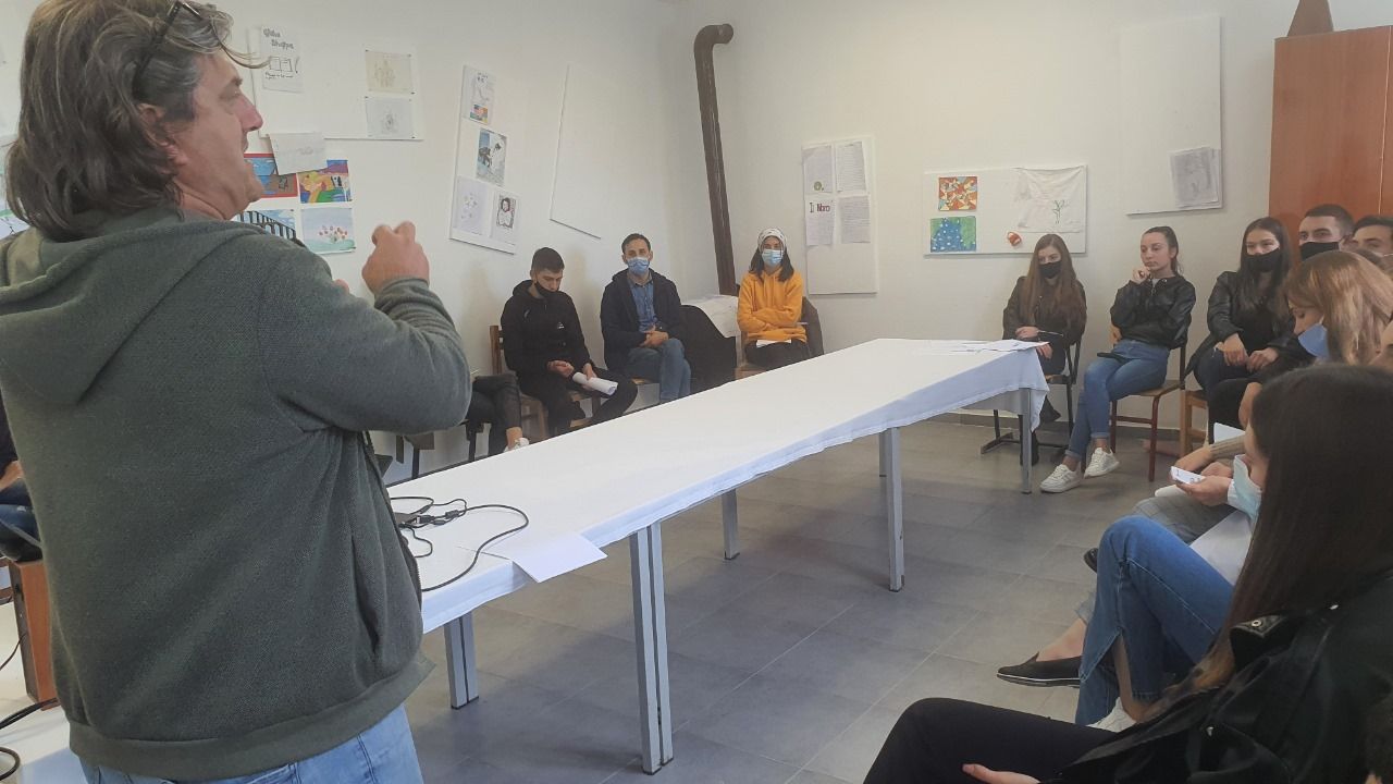 Meetings with the youth of Lezha| Learning about social media