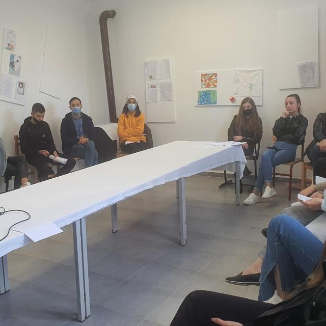 Meetings with the youth of Lezha| Learning about social media