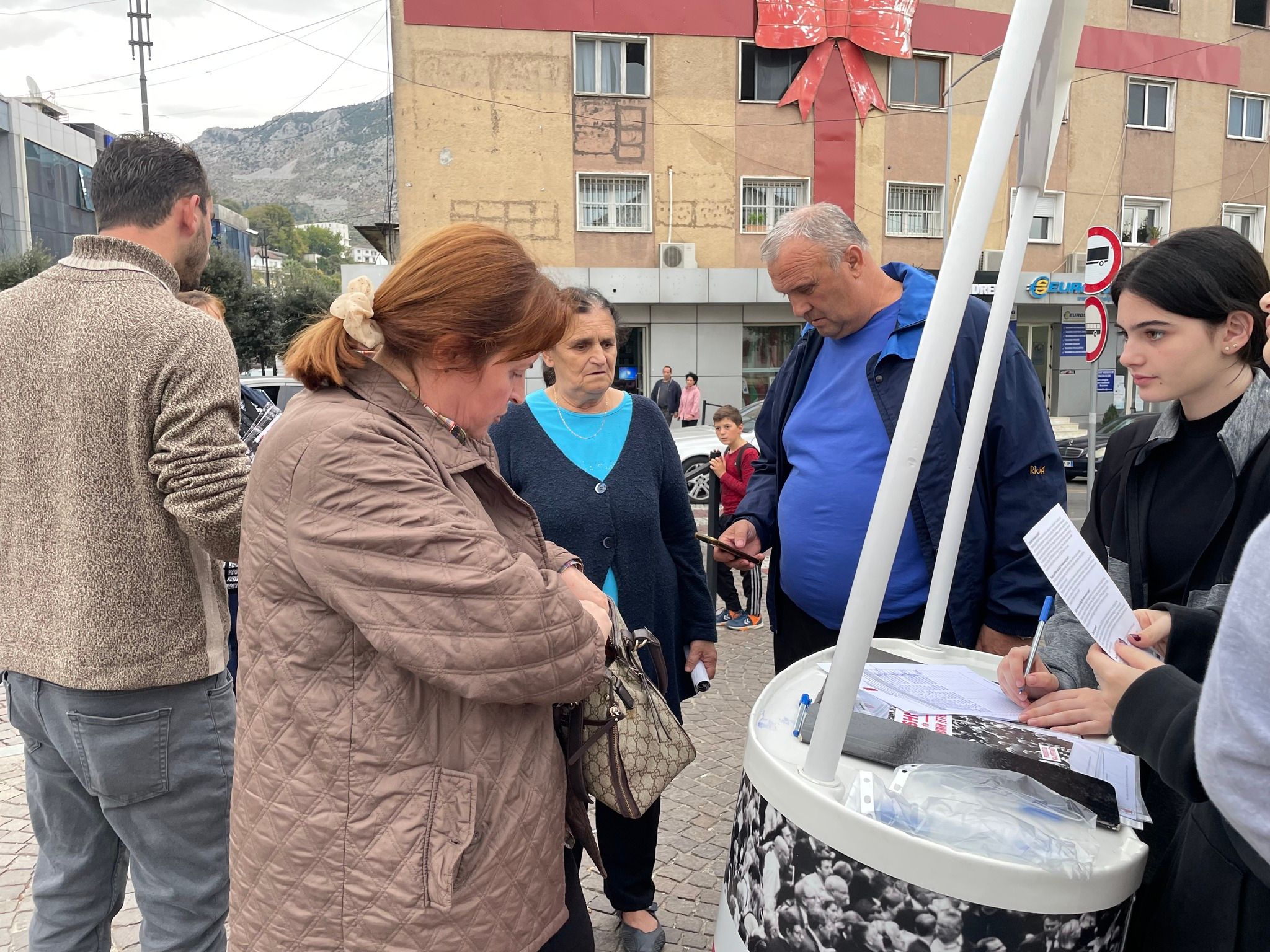 Youth Activism | Signatures for the cause of the Minimum Vital Income