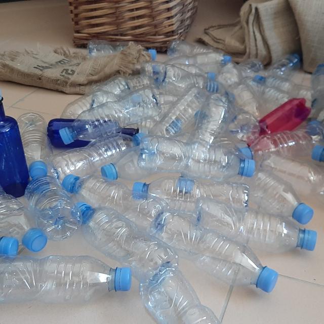Realization of waste bins from disposable plastic bottles in the Center