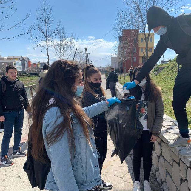 Community Service Hours (II)| Cleaning up the neighborhoods, roads