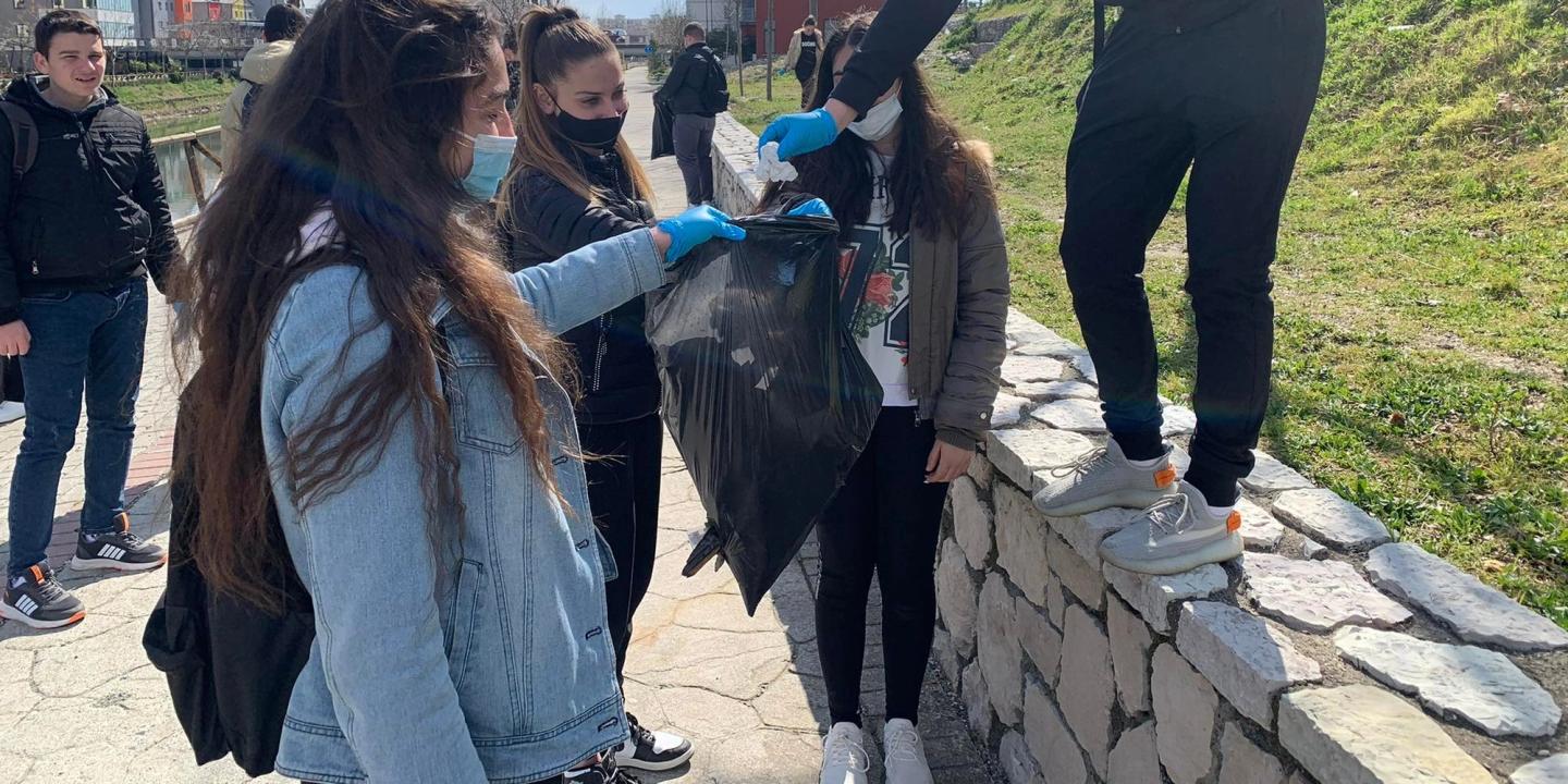 Community Service Hours (II)| Cleaning up the neighborhoods, roads