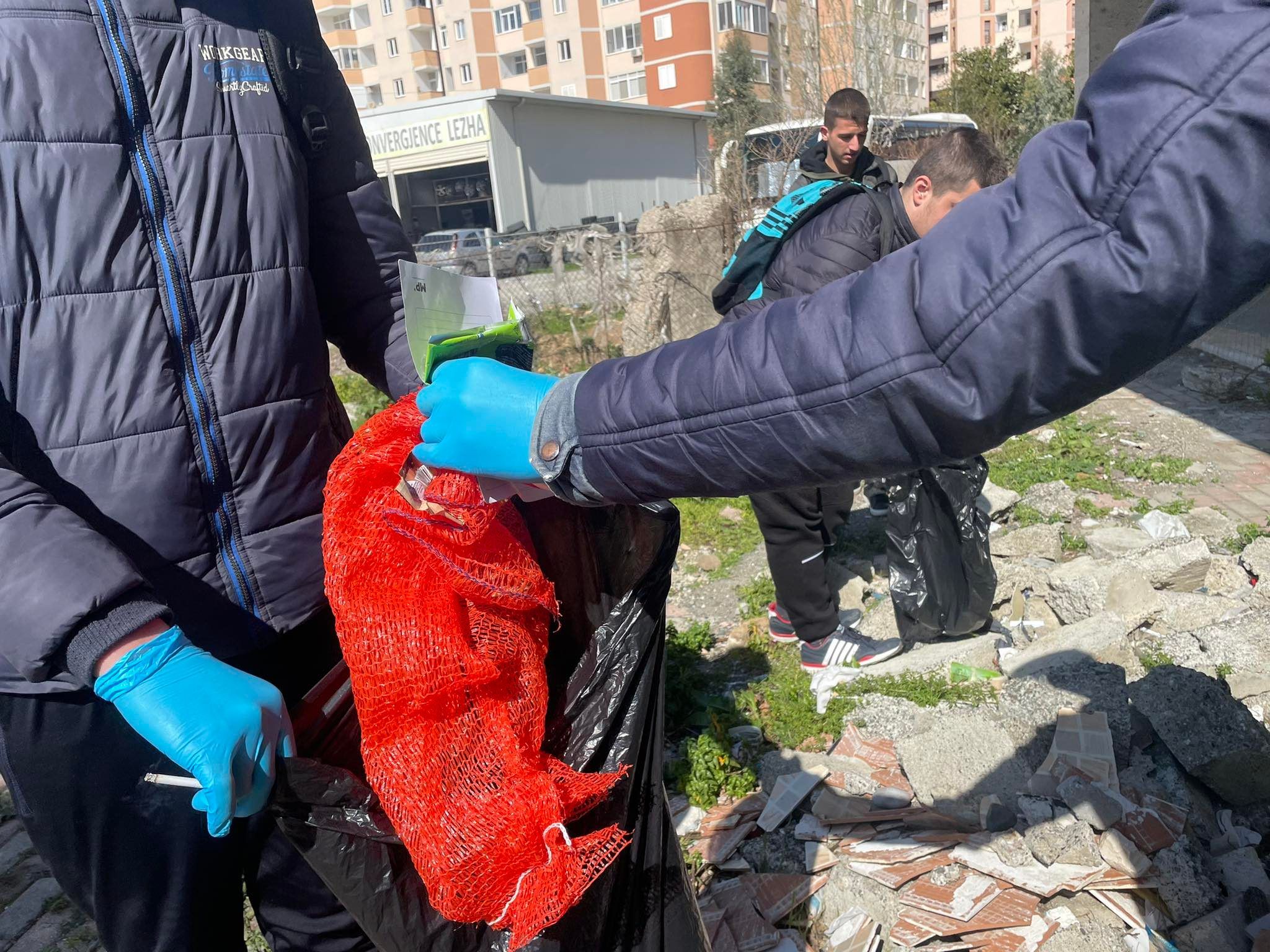 Community Service Hours (II)| Cleaning up the neighborhoods, roads