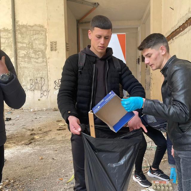 Community Service Hours (II)| Cleaning up the neighborhoods, roads