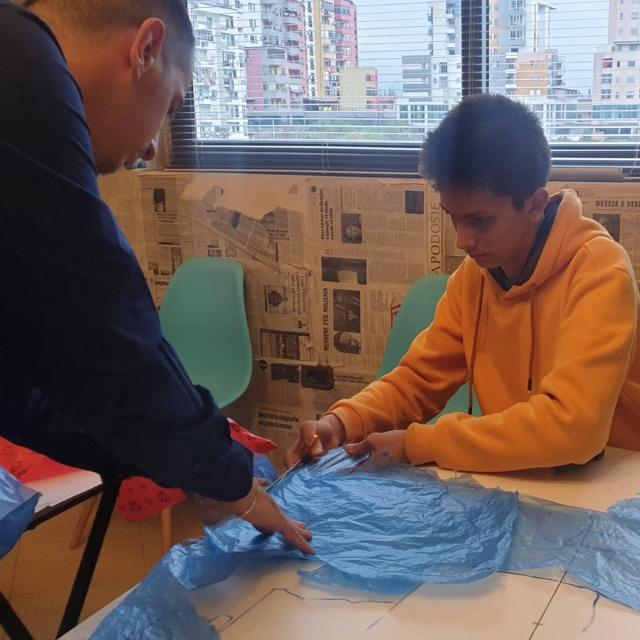 Promoting the use of recyclable materials