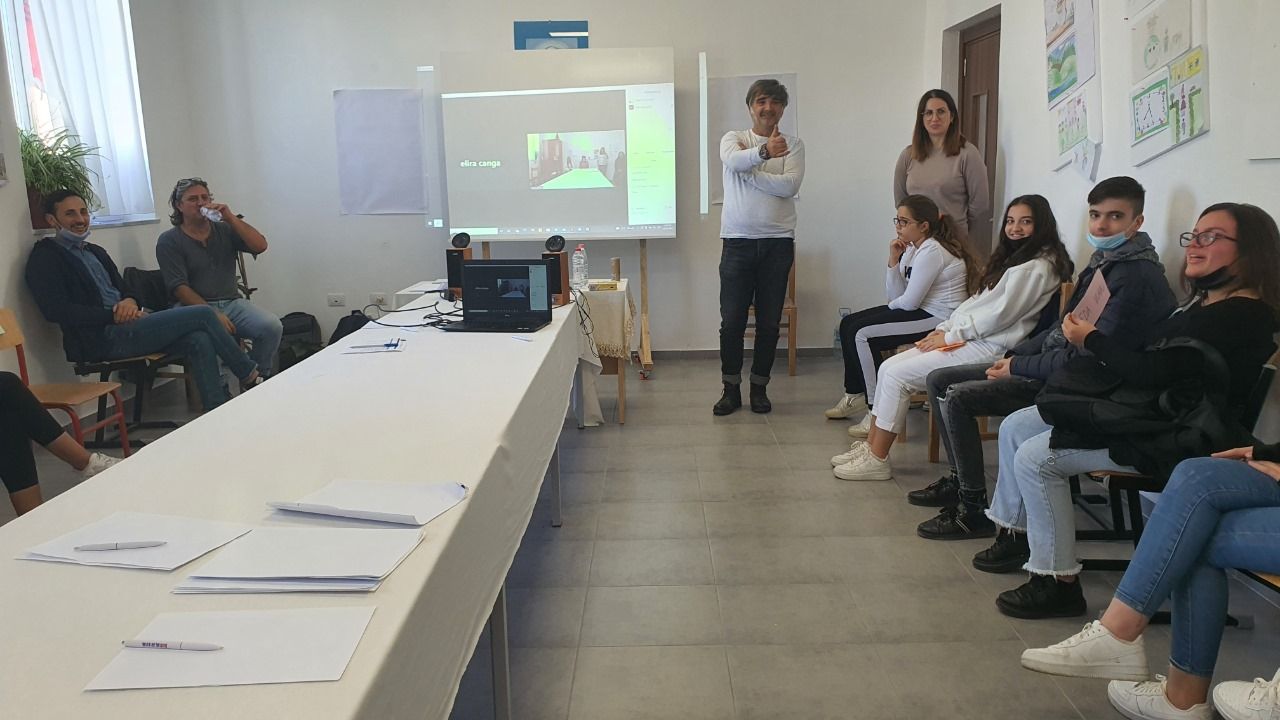 Meetings with the youth of Lezha| Learning about social media