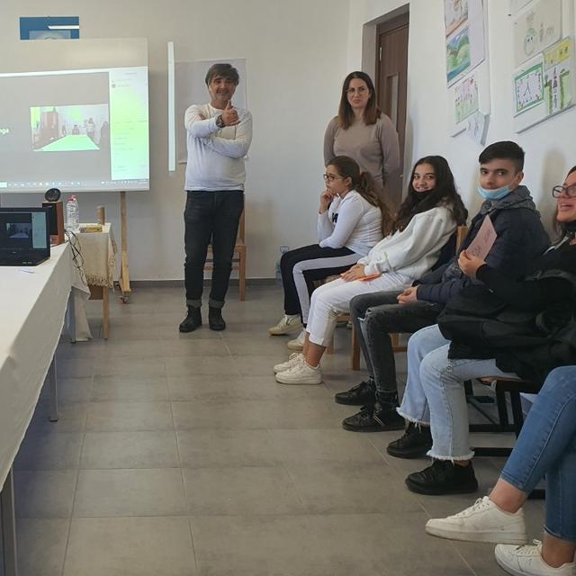 Meetings with the youth of Lezha| Learning about social media