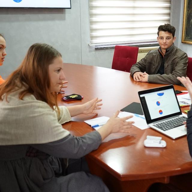 Meeting in the Municipality of Lezhe| The model of waste sorting| ( Palace 130+131)
