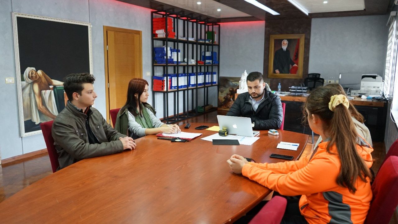 Meeting in the Municipality of Lezhe| The model of waste sorting| ( Palace 130+131)