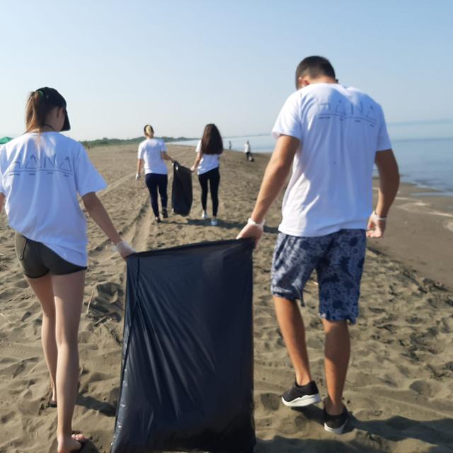 Cleaning campaign on the Kune-Vain coast