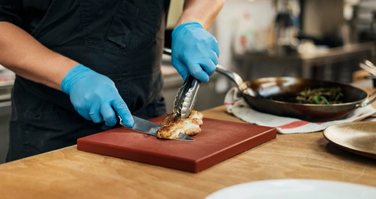 Cocinero en restaurante