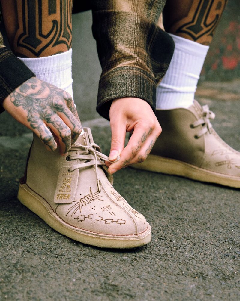 Model wearing Shakawear regular fit heavyweight tee