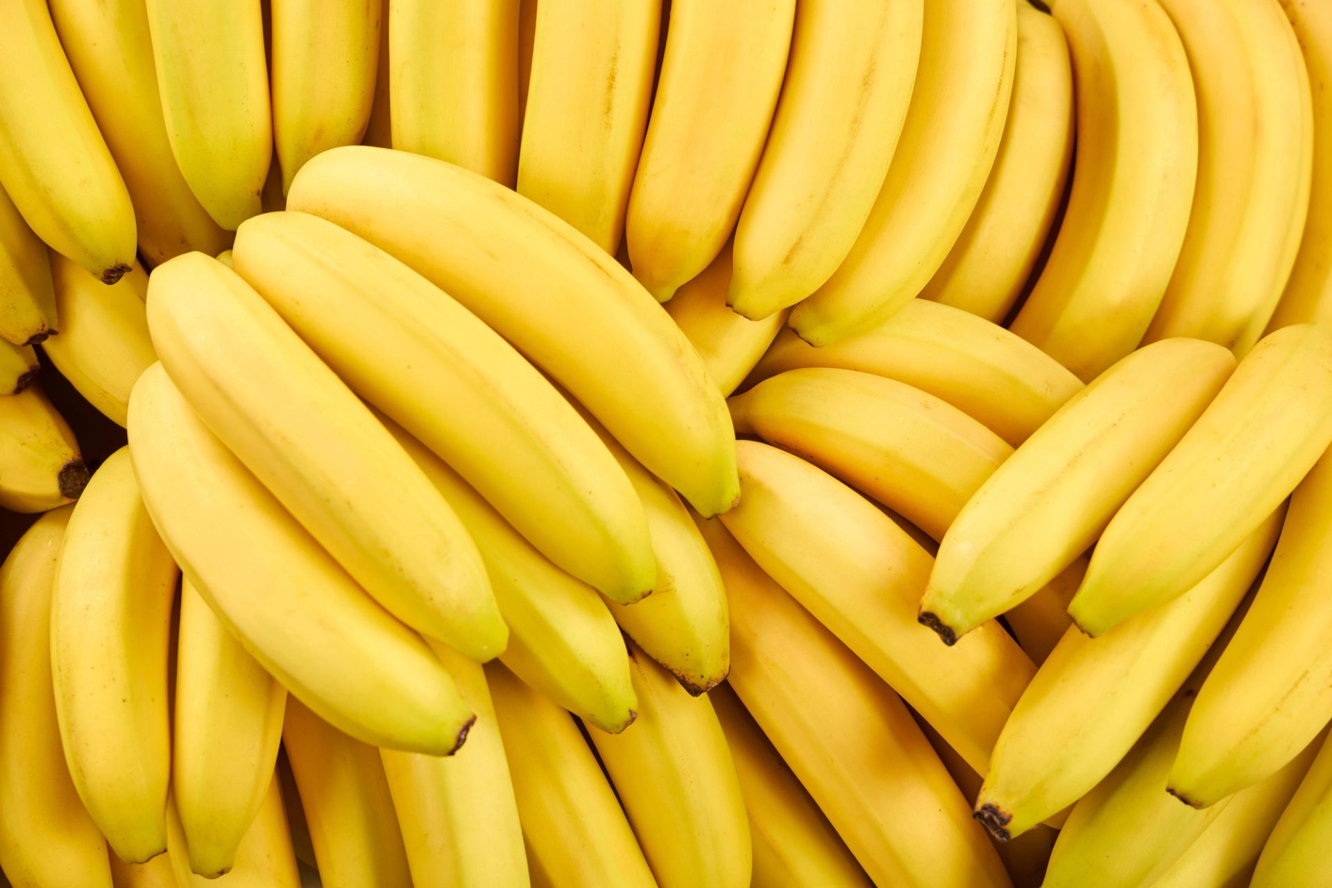 tett på mange bananer.
