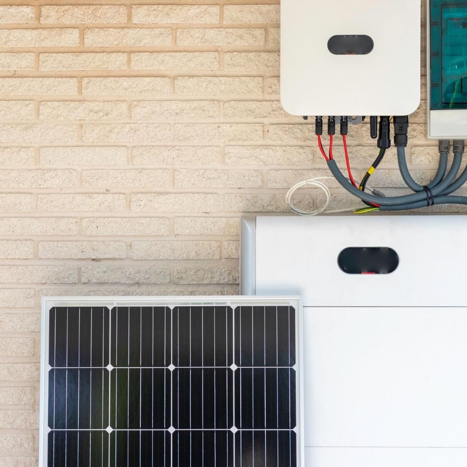 impianto fotovoltaico: modulo, inverter, batteria