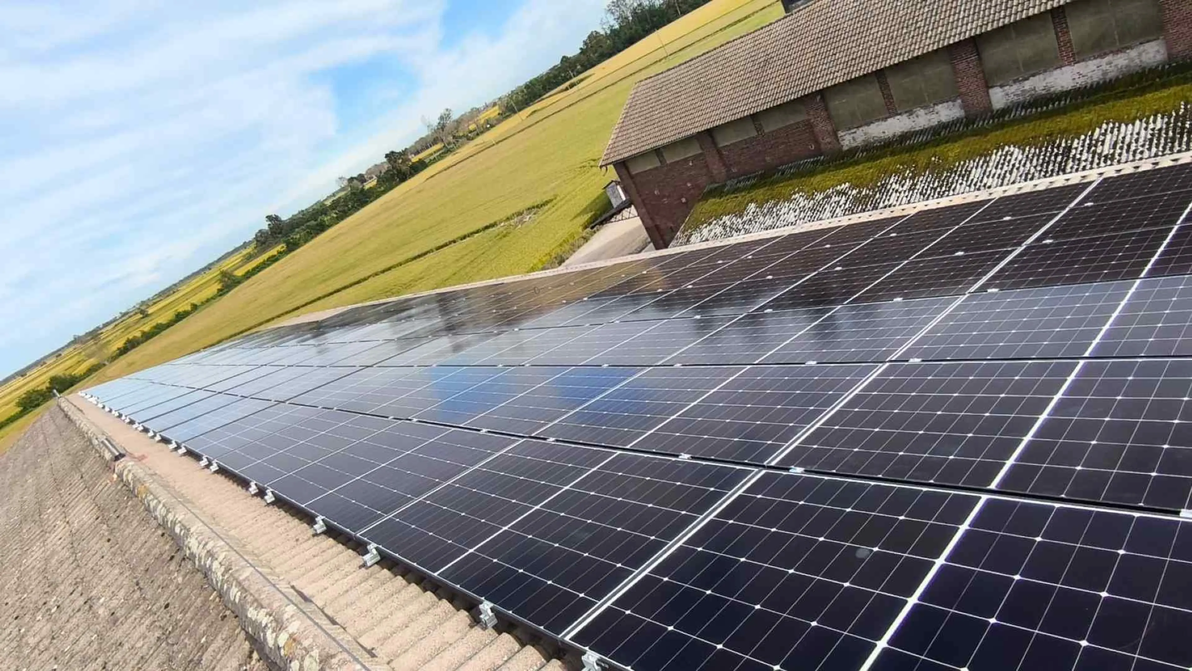 Impianto fotovoltaico su tetto presso la società agricola Cassi Cugini