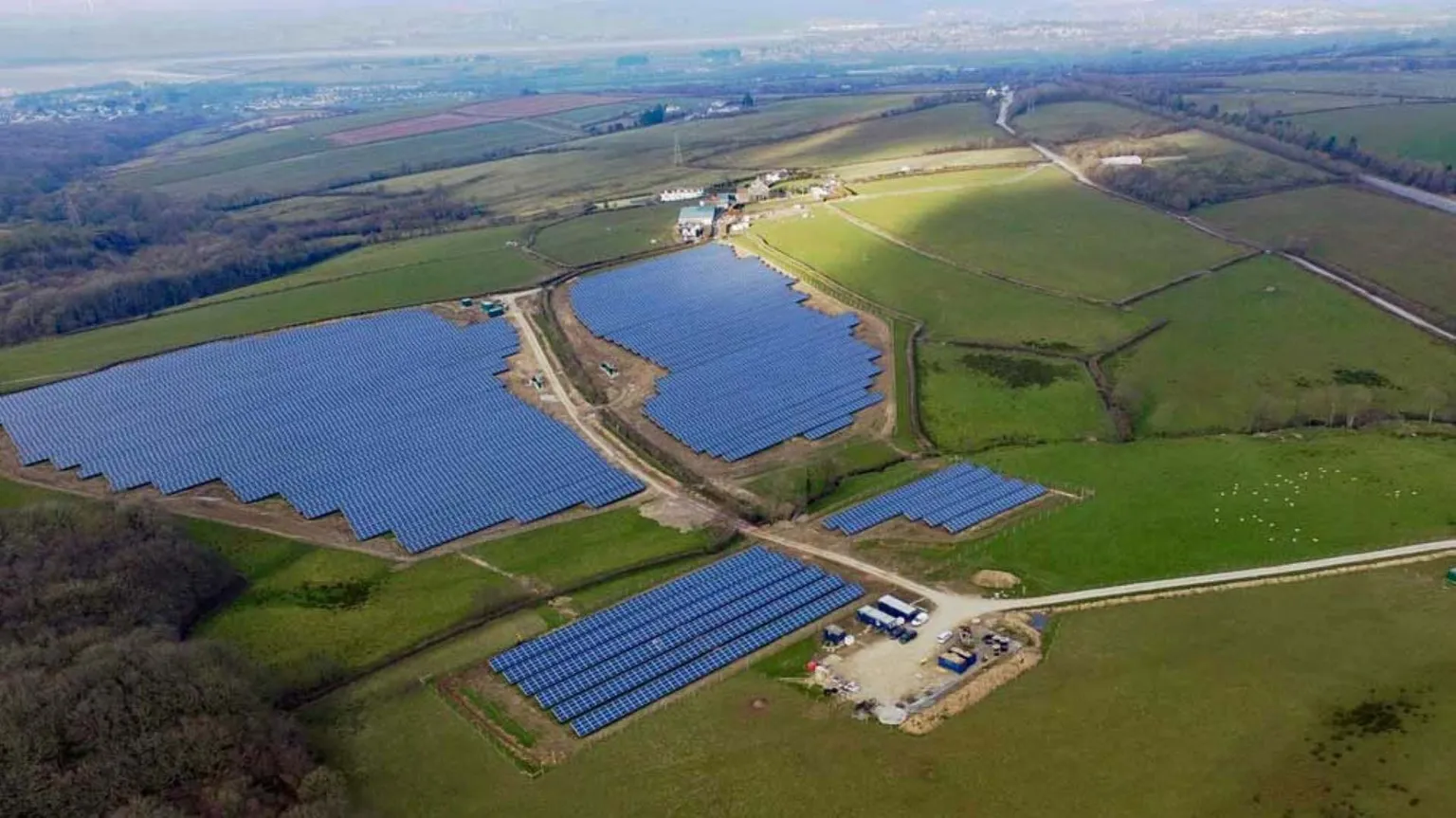 grande impianto fotovoltaico a terra