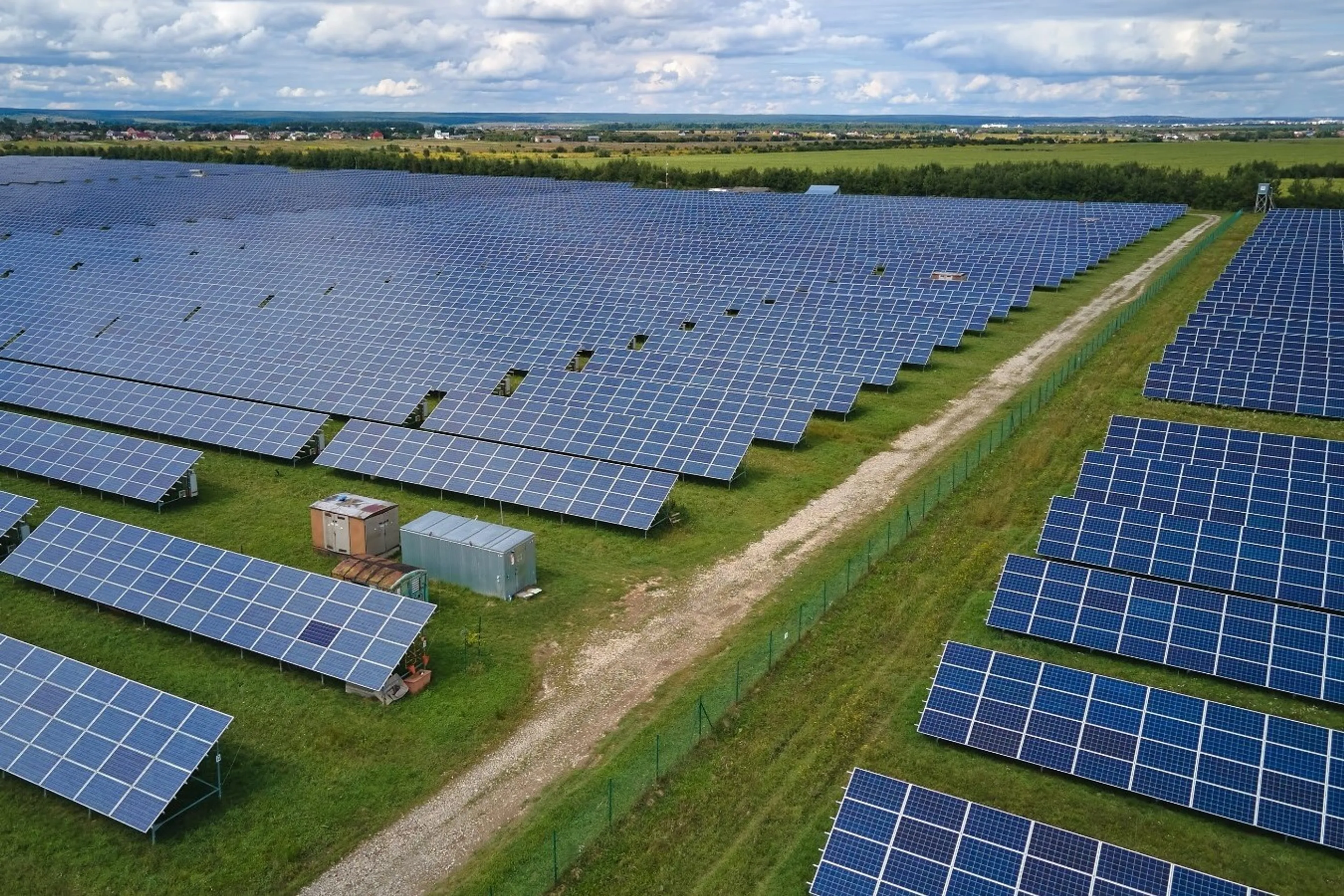 grande impianto fotovoltaico a terra