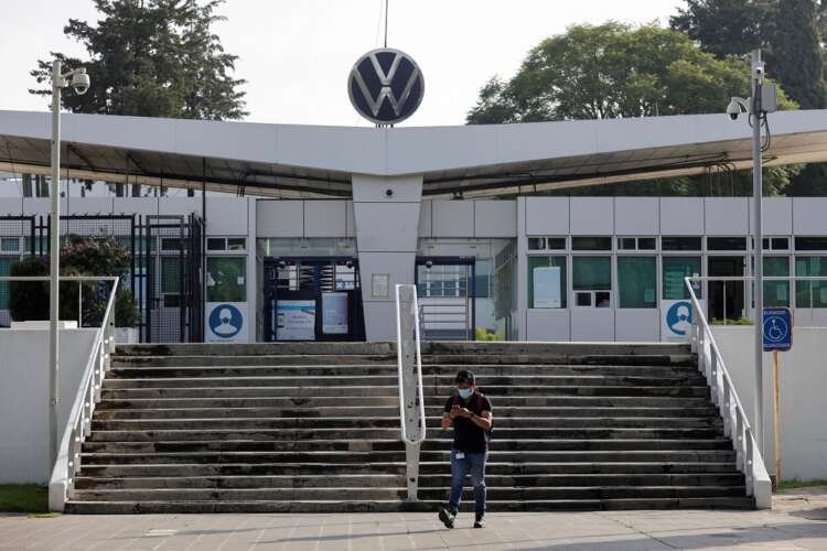 Image for Volkswagen’s Mexico factory workers reject union pay deal