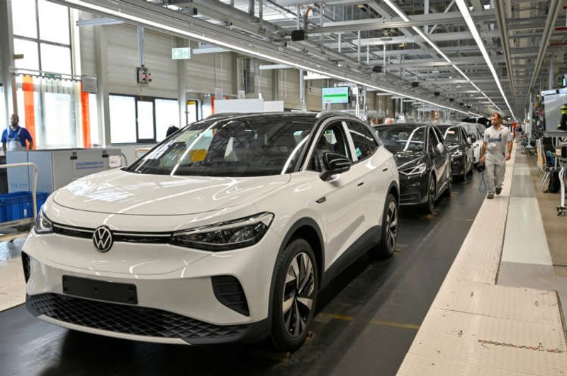 Image for Hit by shortage, Volkswagen demands boost to Europe chip sector