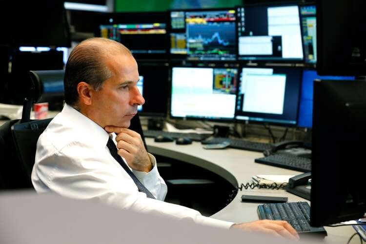 Image for Shares slide on fresh signs of slowing growth, yields fall