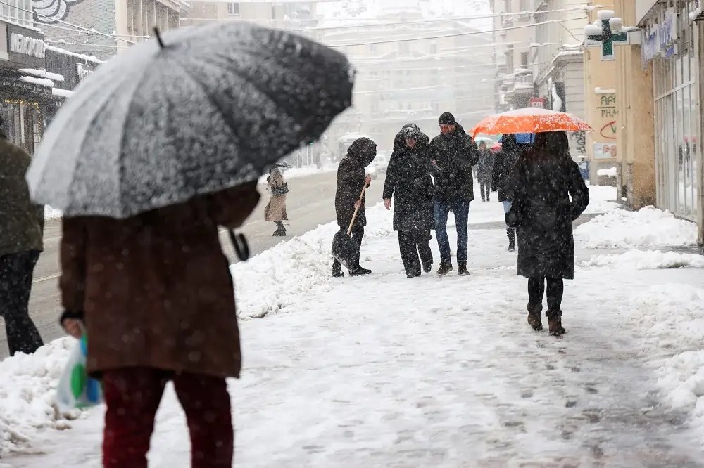 Snow-covered streets in Bosnia during heavy snowfall, disrupting power and traffic - Global Banking & Finance Review