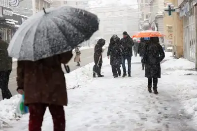 Image for Snowfall leaves thousands without power in Bosnia, halts traffic