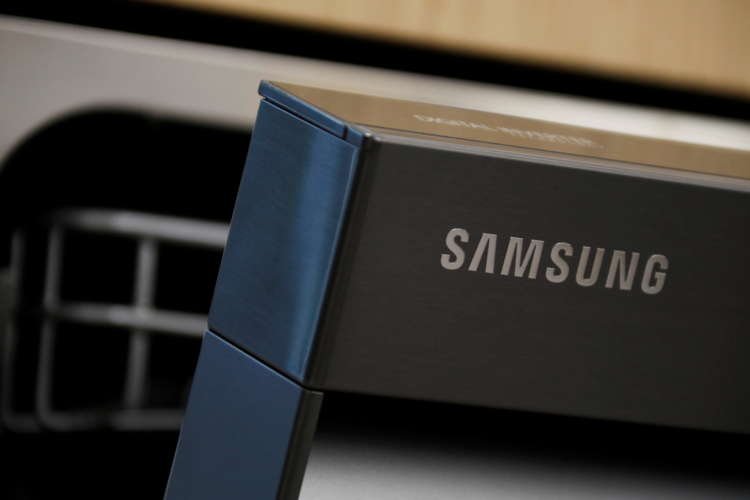 Image for Samsung Electronics sees solid chip demand, stronger phone sales in first quarter