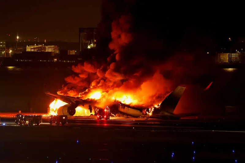 Image for ‘It was a miracle’: How passengers escaped a JAL fireball in Tokyo
