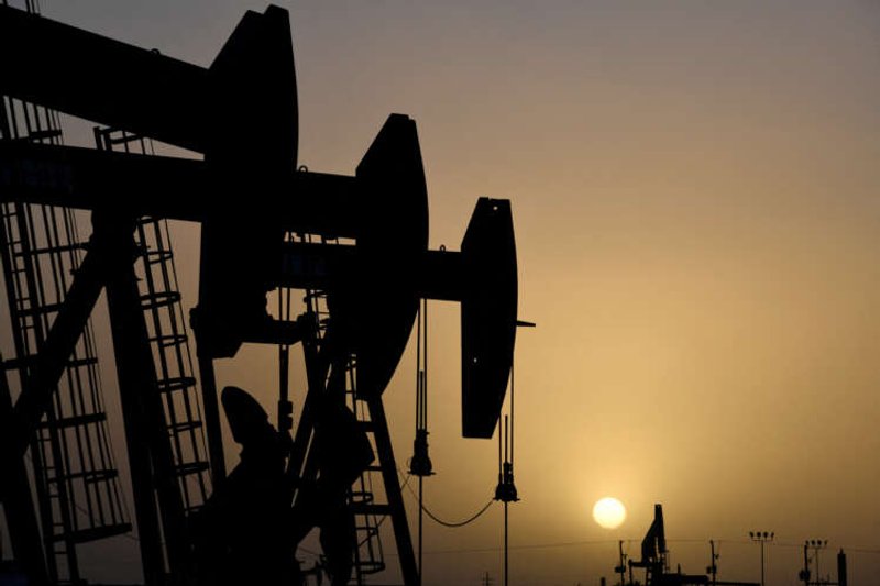 Image for Oil falls more than 2% on recession and China COVID fears