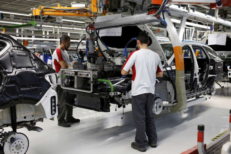 Image for Spanish manufacturing output down for 6th straight month in Dec -PMI