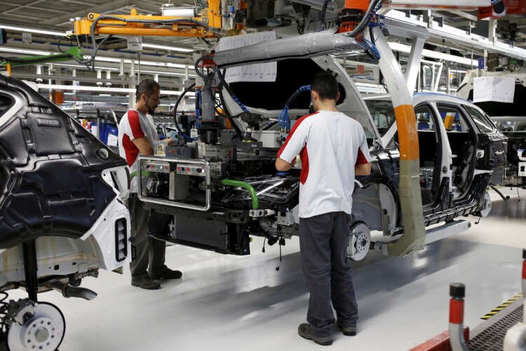 Image for Spanish manufacturing output down for 6th straight month in Dec -PMI