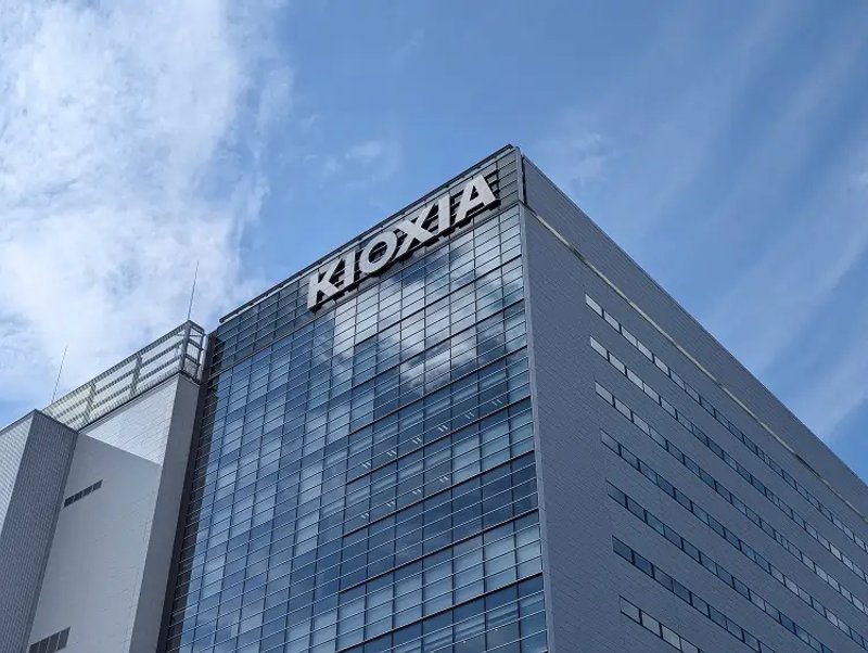 Image for Exclusive-Kioxia sets IPO price range of 1,390-1,520 yen per share, sources say
