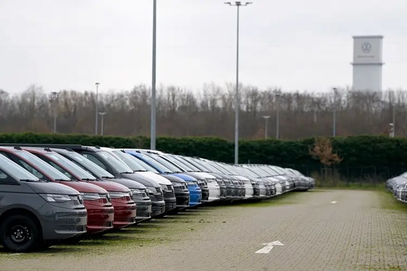 Image for Marathon VW talks to resume in search for pre-Christmas deal with unions