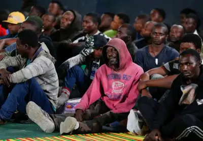 Image for Refugees and surrendering Congolese soldiers stream into Rwanda