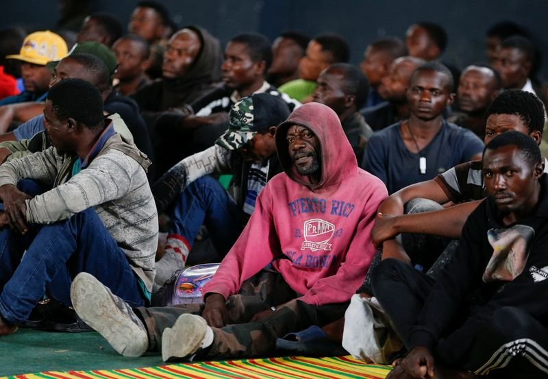 Image for Refugees and surrendering Congolese soldiers stream into Rwanda