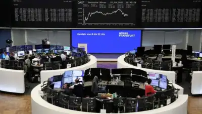 Image for European shares fall as bank stocks, subdued euro-zone growth data weigh