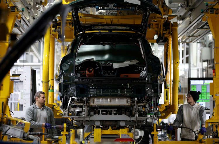 Image for UK manufacturers expect output to fall 3.2% in 2023