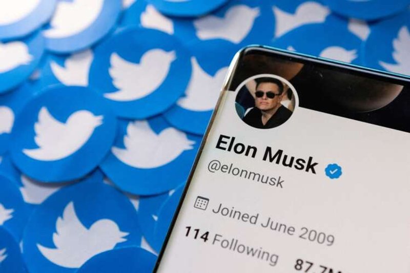 Image for Twitter’s account of deal shows Musk signing without asking for more info