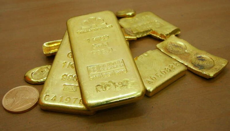 Image for Gold jumps, stocks slide on Ukraine tensions mount
