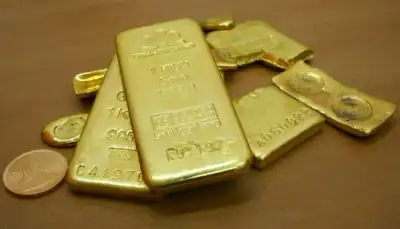 Image for Gold jumps, stocks slide on Ukraine tensions mount