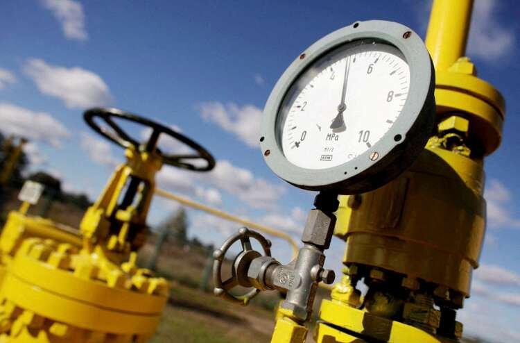 Pressure gauge at a Gaz-System gas compressor station, symbolizing EU energy dependence - Global Banking & Finance Review