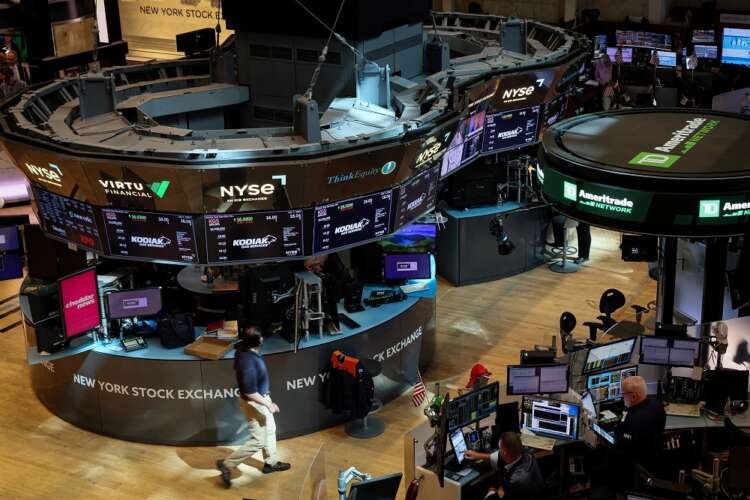 Traders actively working on the NYSE floor amid rising global stocks - Global Banking & Finance Review
