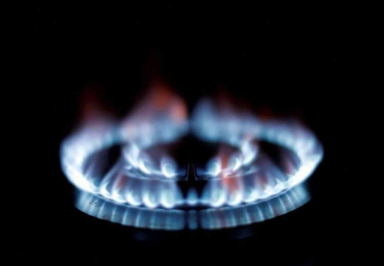 Gas burner flames illustrating rising UK gas prices amid cooler weather - Global Banking & Finance Review
