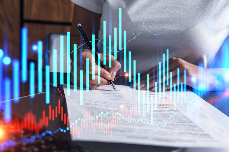 An investor reviewing options to choose the right brokerage firm - Global Banking & Finance Review