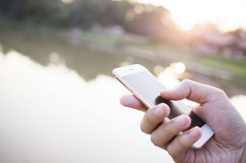 Business owner texting customers for enhanced engagement and foot traffic - Global Banking & Finance Review