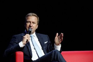 BMW CEO Oliver Zipse announces contract expiration in summer 2026 - Global Banking & Finance Review