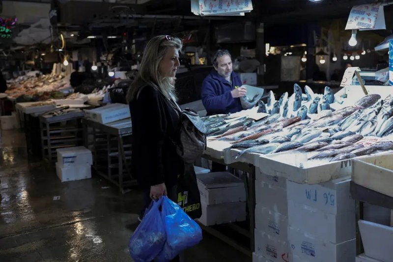 Image for Greece asks EU for urgent response to soaring power prices, letter shows