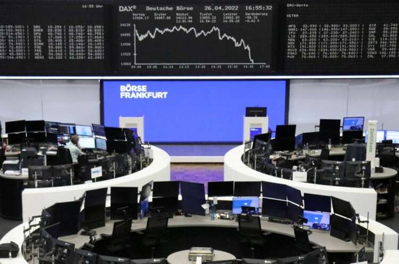 Image for Stocks slump as Snap cracks rally, Lagarde lifts euro